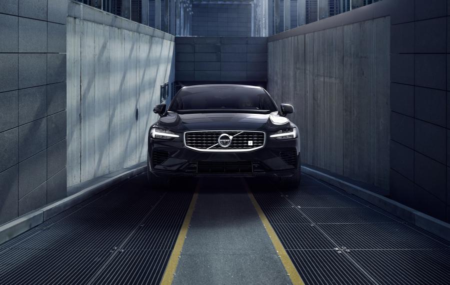  Volvo S60 T8 Polestar Engineered 2018 года  (WW) (фото 3 из 51)